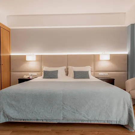 فندق Dona Maria, Affiliated By Melia 4*